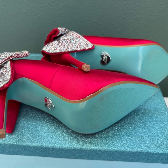 Betsey Johnson Red Heels Rhinestone Bows Perfect for Valentine’s Day Women’s - Picture 3 of 5
